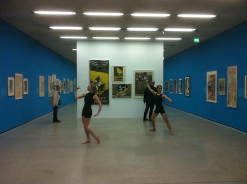 近代美術館で行われていたダンス